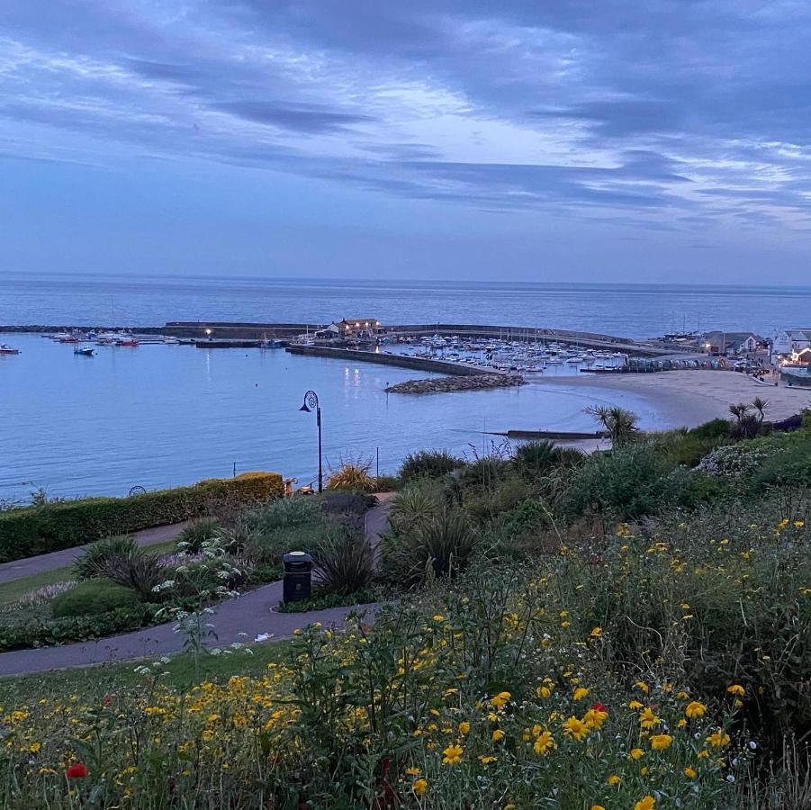 Vitamin Sea With A Sea View And Parking Lyme Regis Zewnętrze zdjęcie
